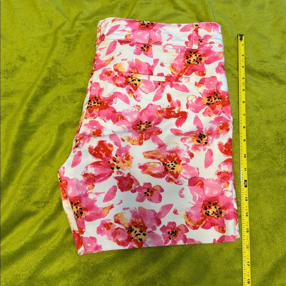 Isaac Mizrahi Pink Floral Print Shorts Bold Resort Wear Summer Vacation Chic, 14 - Picture 5 of 7